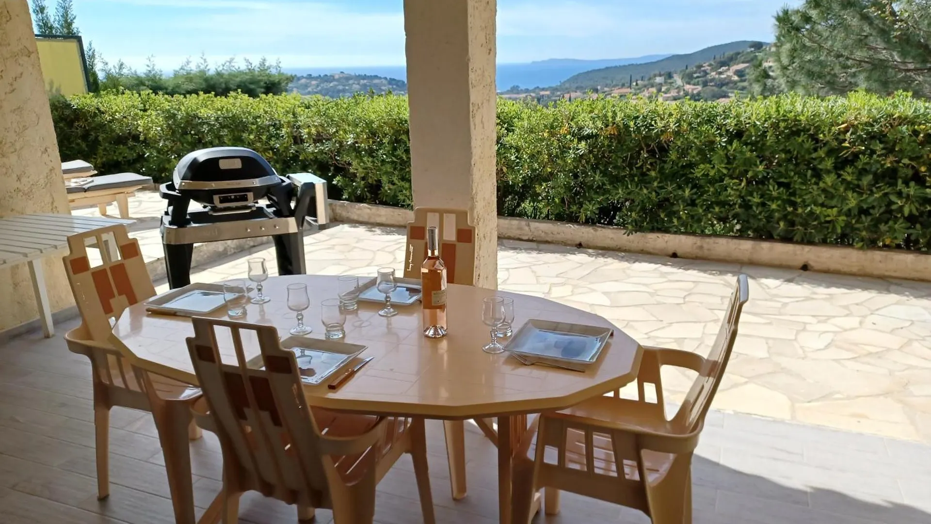 Apartment Appartement Rez De Jardin Dans Villa Vue Mer Cavalaire-sur-Mer